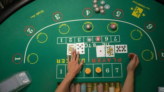 Đếm bài Baccarat - Bí quyết giúp bạn hạ gục lợi thế nhà cái cực dễ dàng
